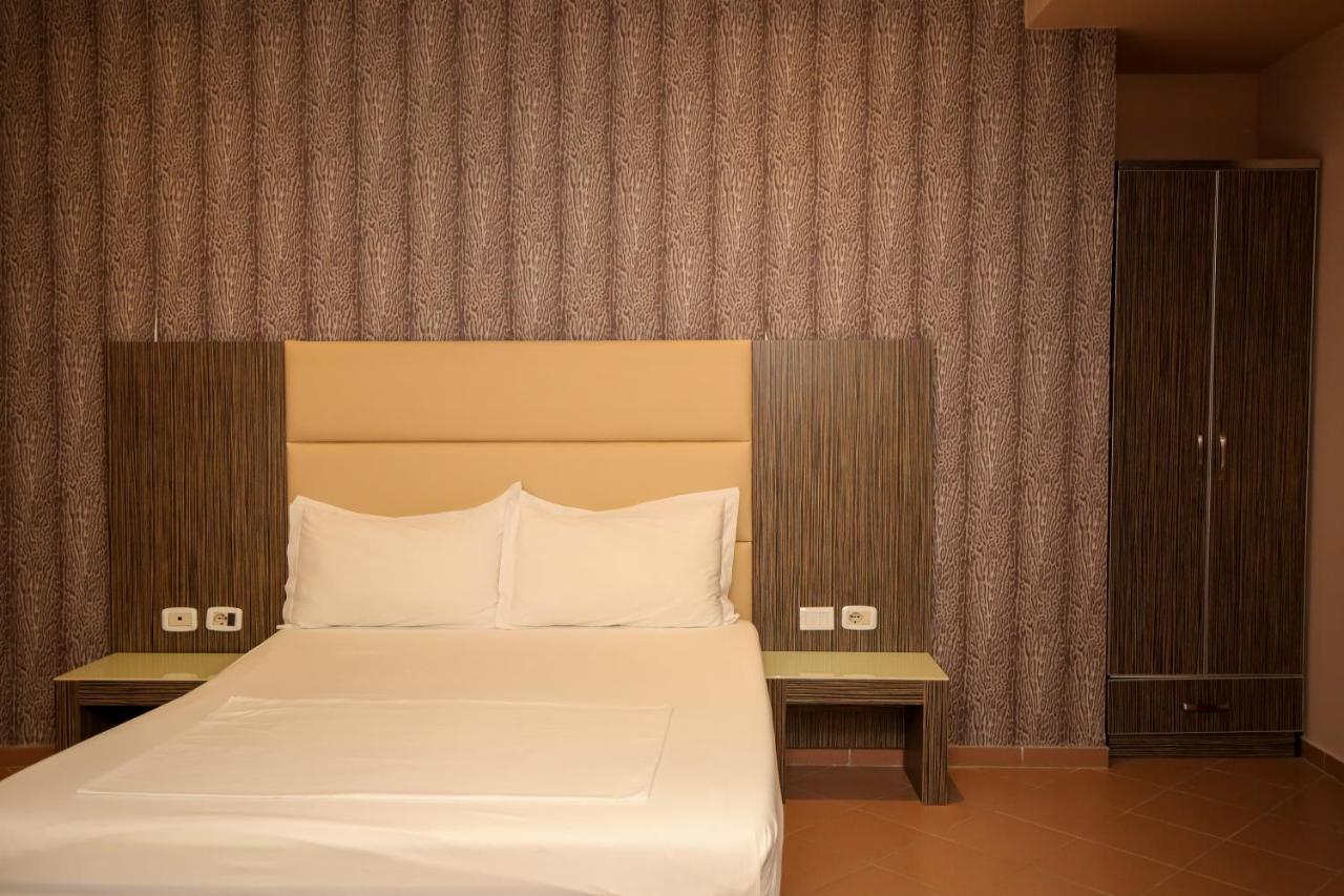 Hotel Aliko Vlorë Esterno foto