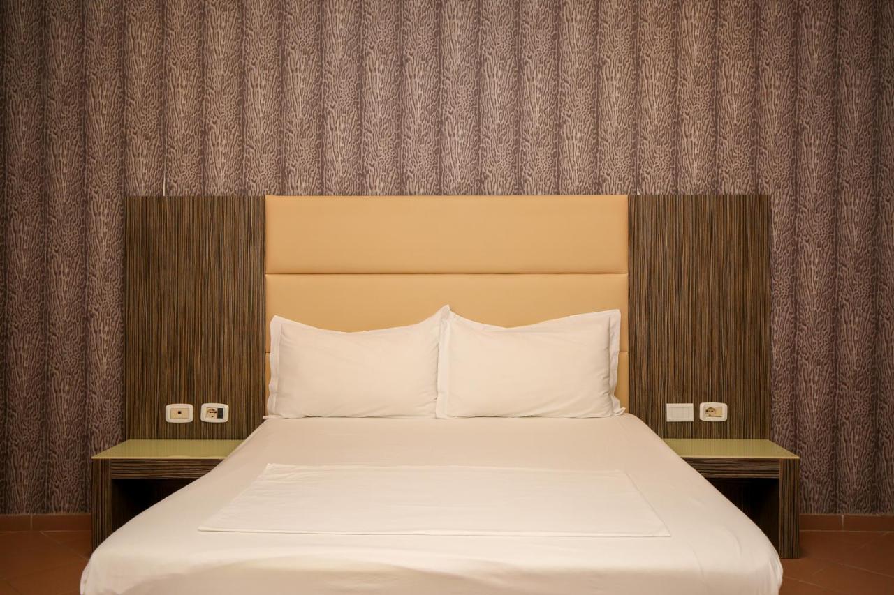 Hotel Aliko Vlorë Esterno foto