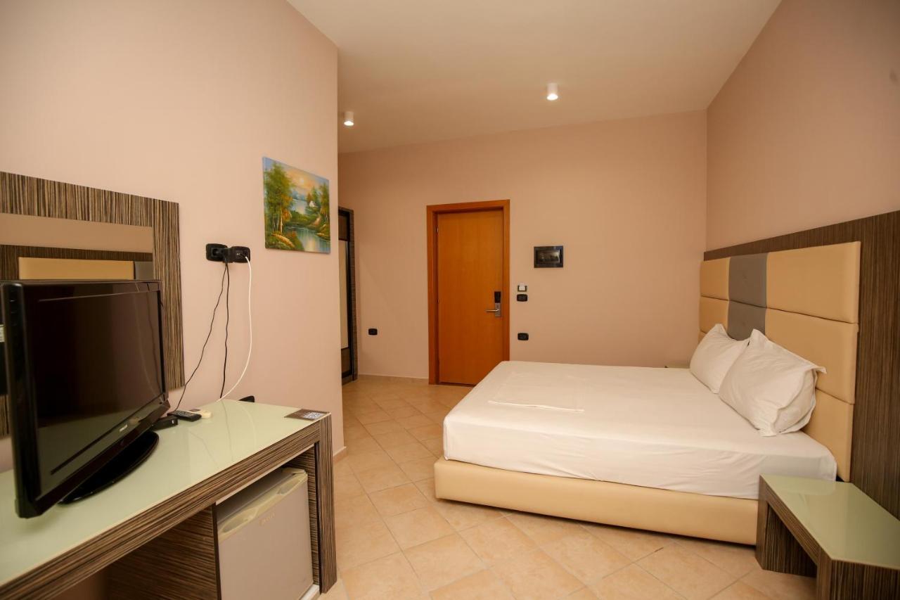 Hotel Aliko Vlorë Esterno foto